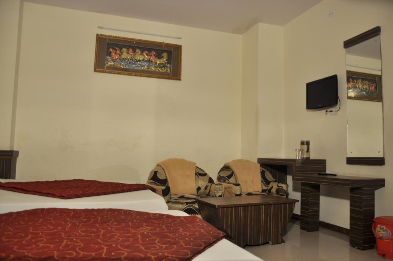 Hotel Metro Jaipur Rum bild